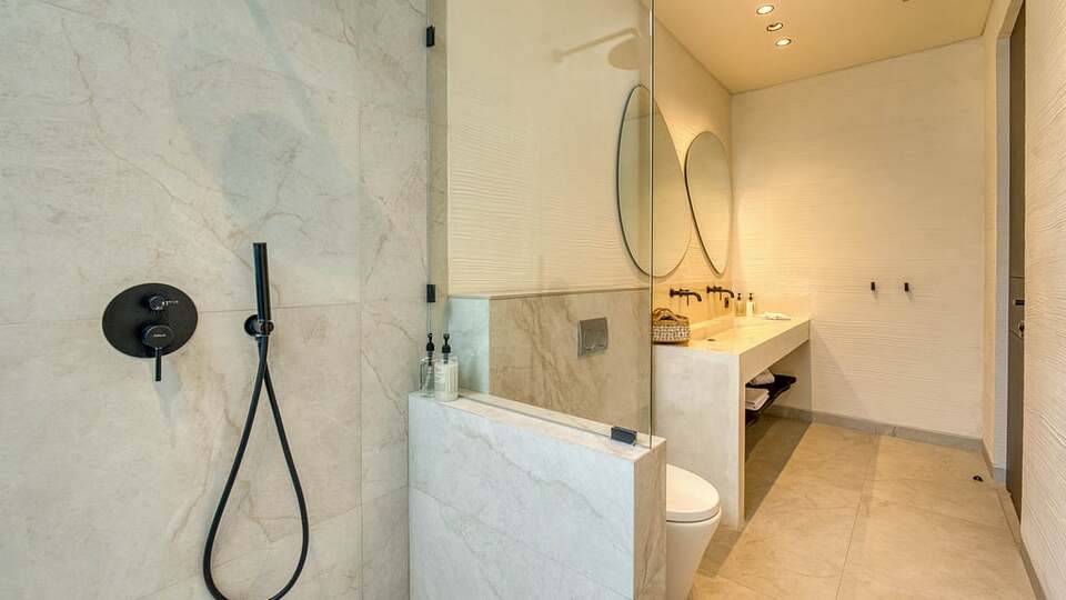 5 Star Villa Amara - Contemporary Tropical Luxury