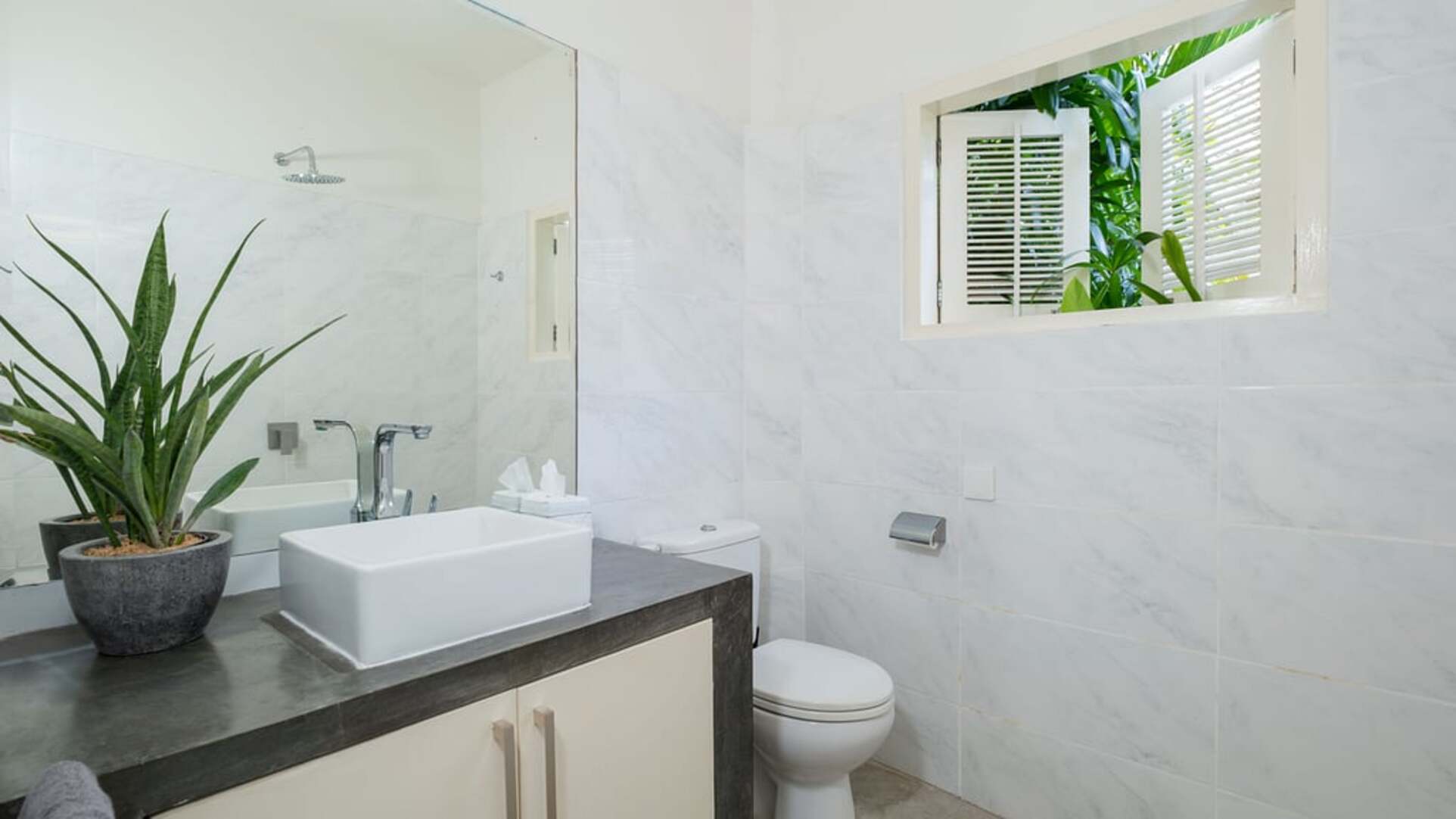 5 Star Villa Merta Sari 8 - Seminyak Serenity