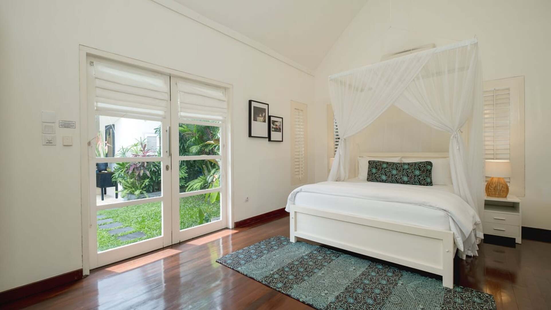 5 Star Villa Merta Sari 8 - Seminyak Serenity