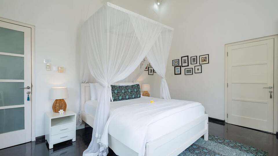 5 Star Villa Merta Sari 8 - Seminyak Serenity