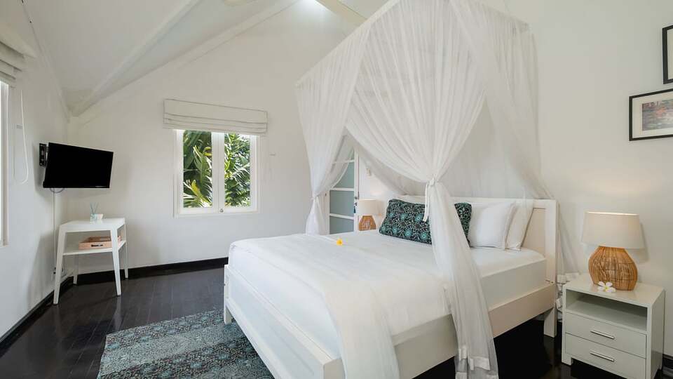 5 Star Villa Merta Sari 8 - Seminyak Serenity