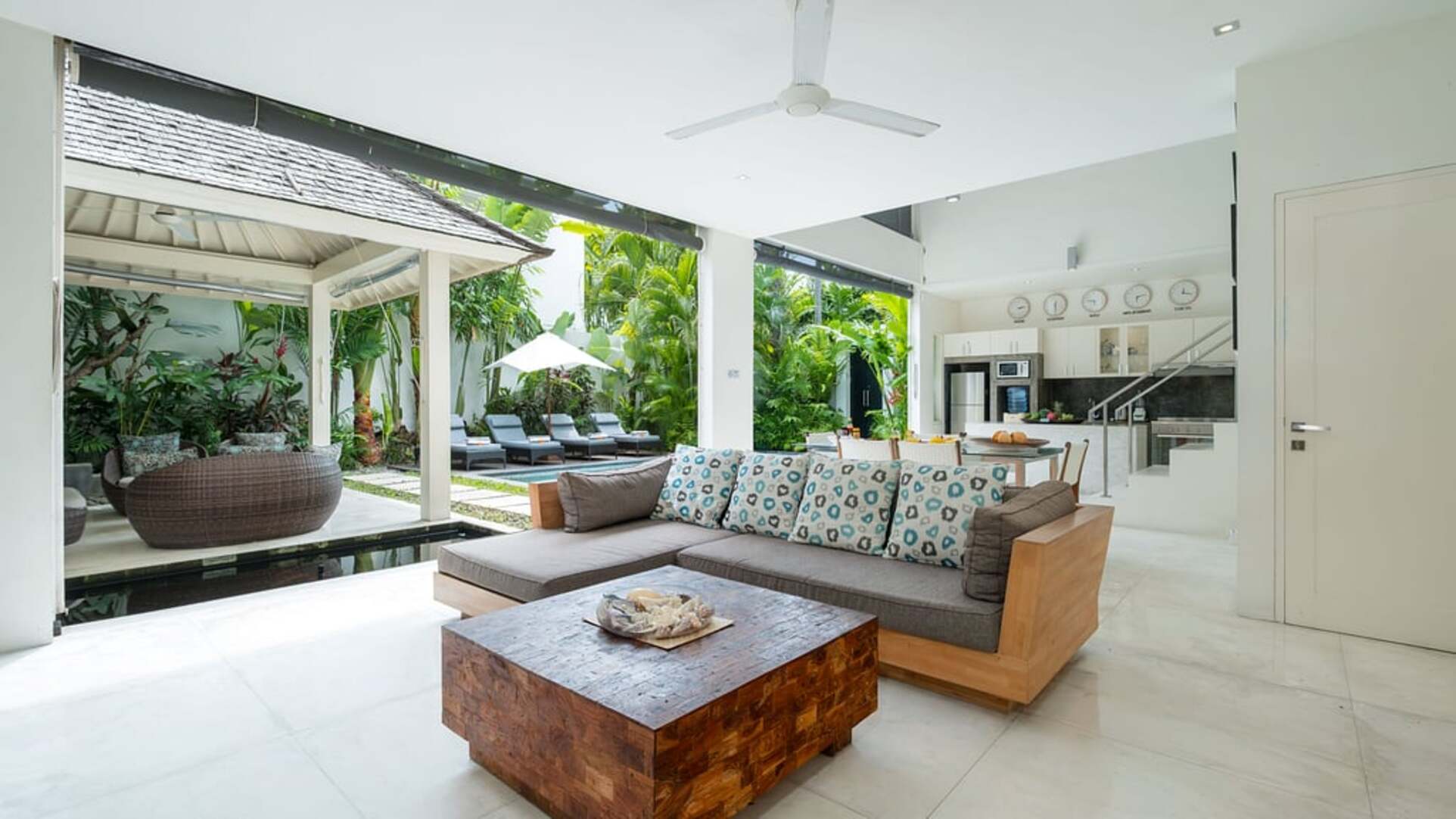 5 Star Villa Merta Sari 10 - Tropical Seminyak Retreat