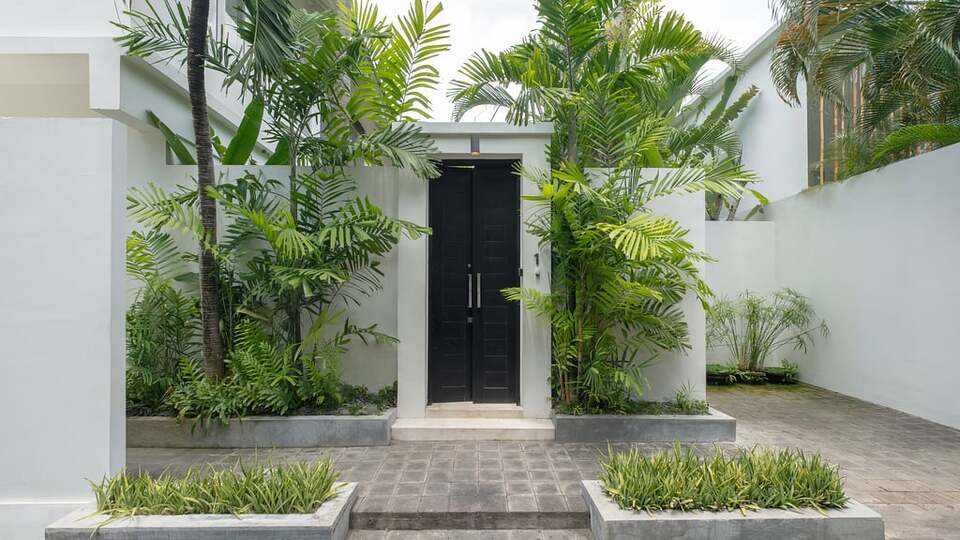 5 Star Villa Merta Sari 10 - Tropical Seminyak Retreat