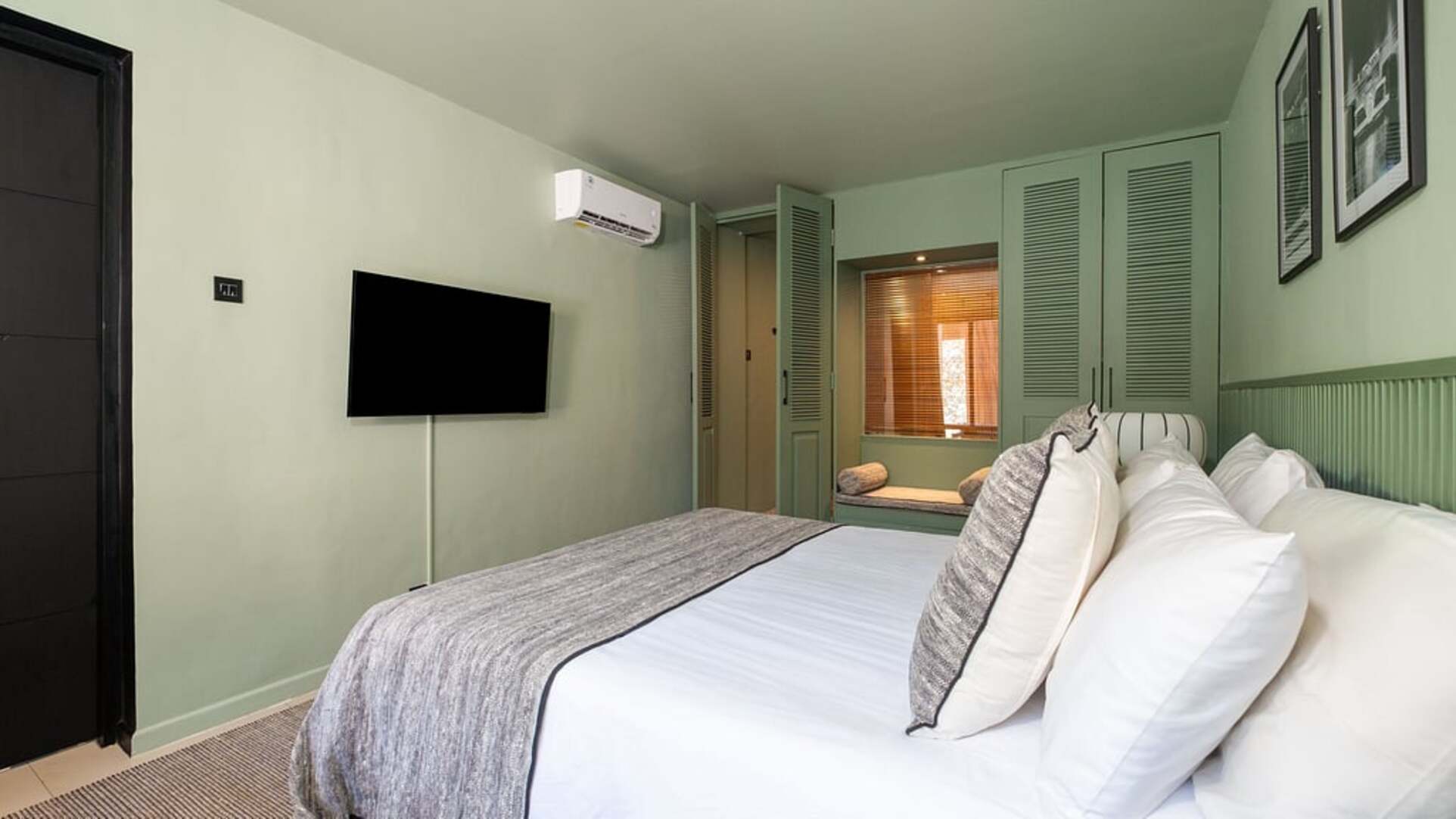 5 Star Villa Dreamora - Contemporary Kerobokan Escape