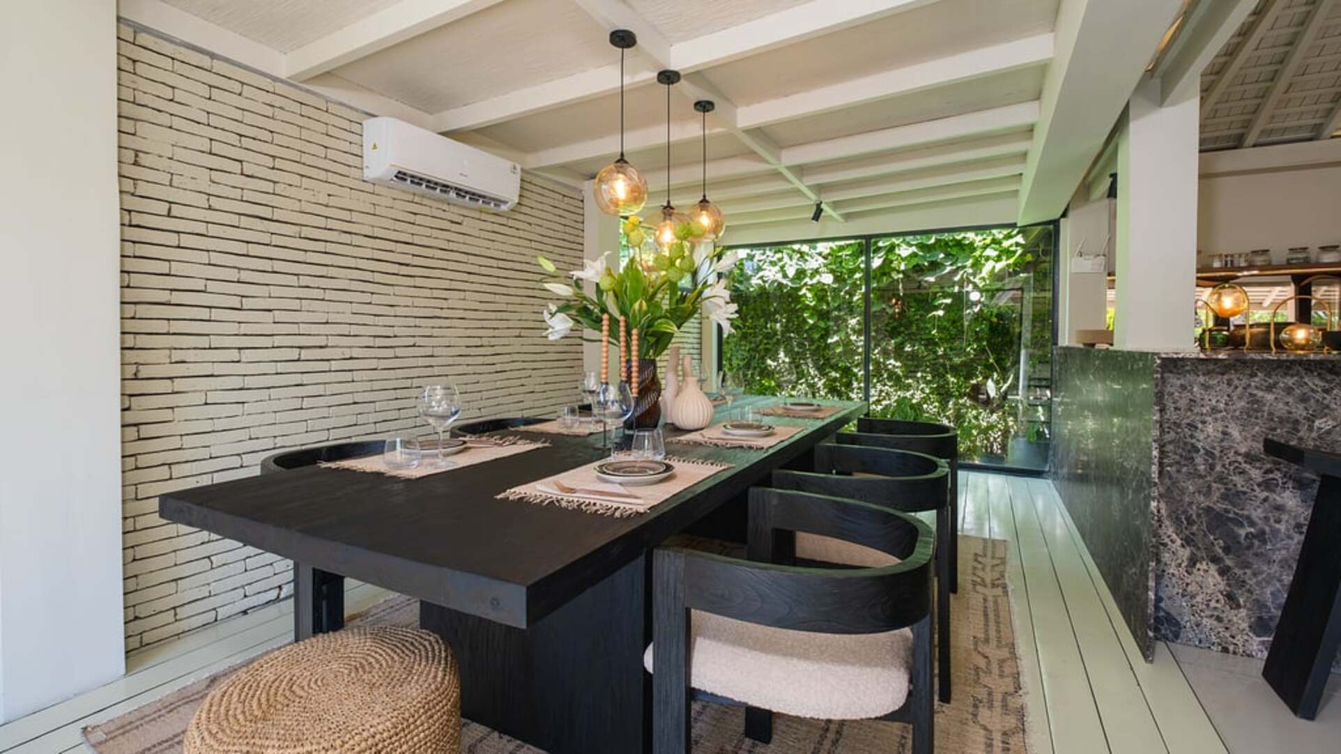 5 Star Villa Dreamora - Contemporary Kerobokan Escape