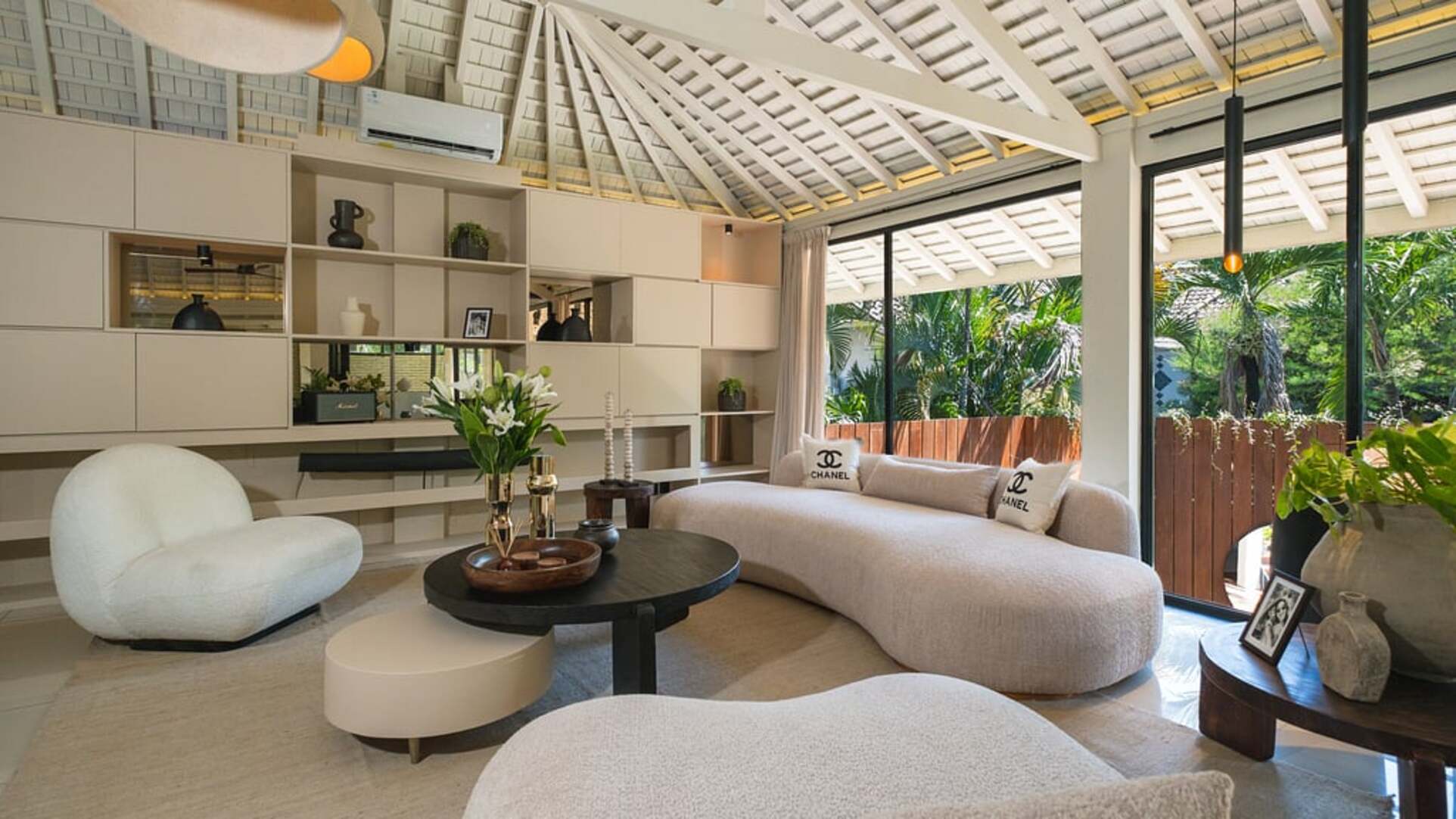 5 Star Villa Dreamora - Contemporary Kerobokan Escape