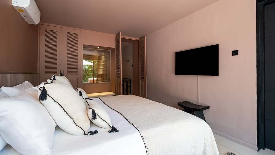 5 Star Villa Dreamora - Contemporary Kerobokan Escape