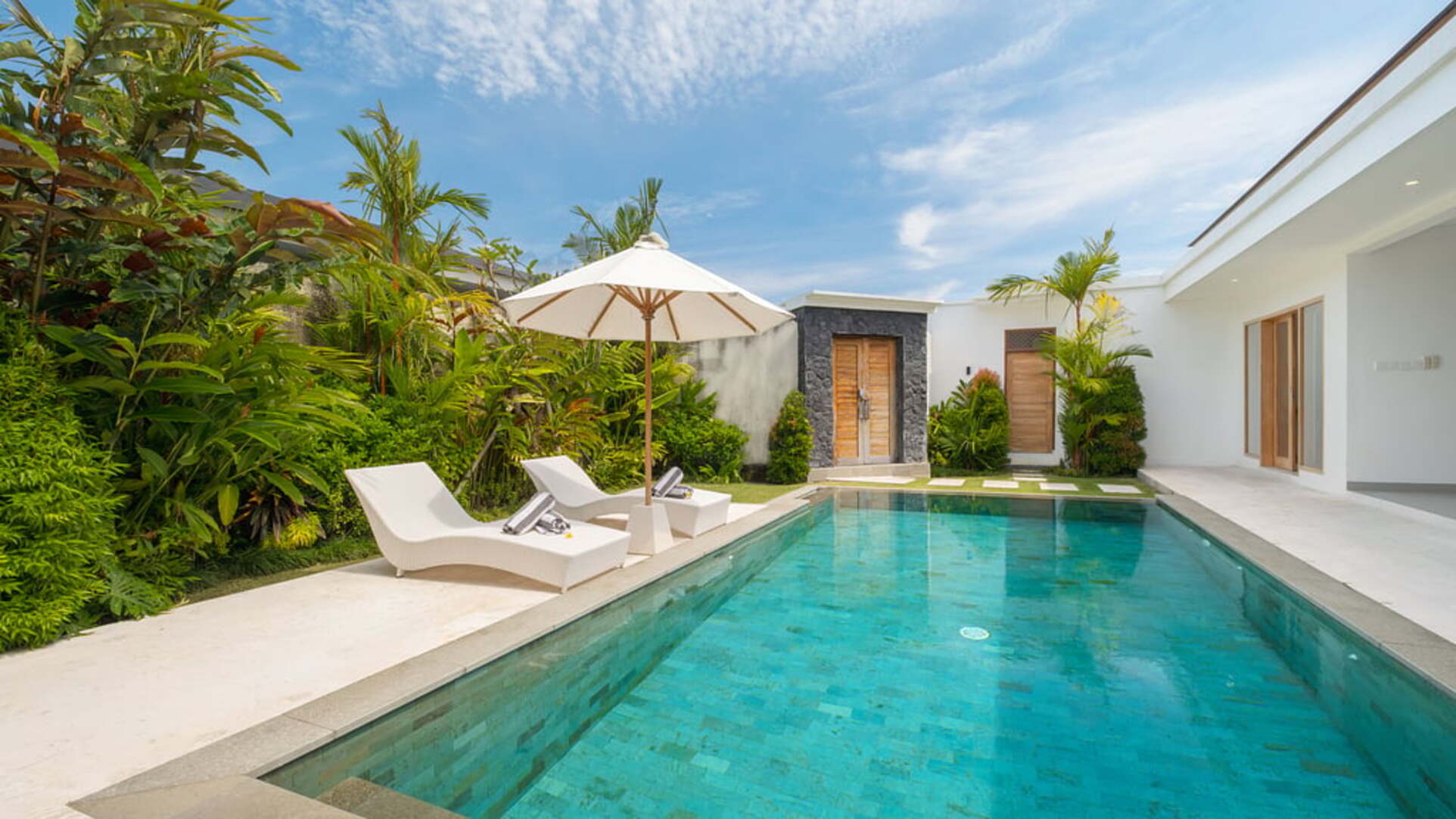 5 Star Villa Kuwait - Contemporary Tropical Escape