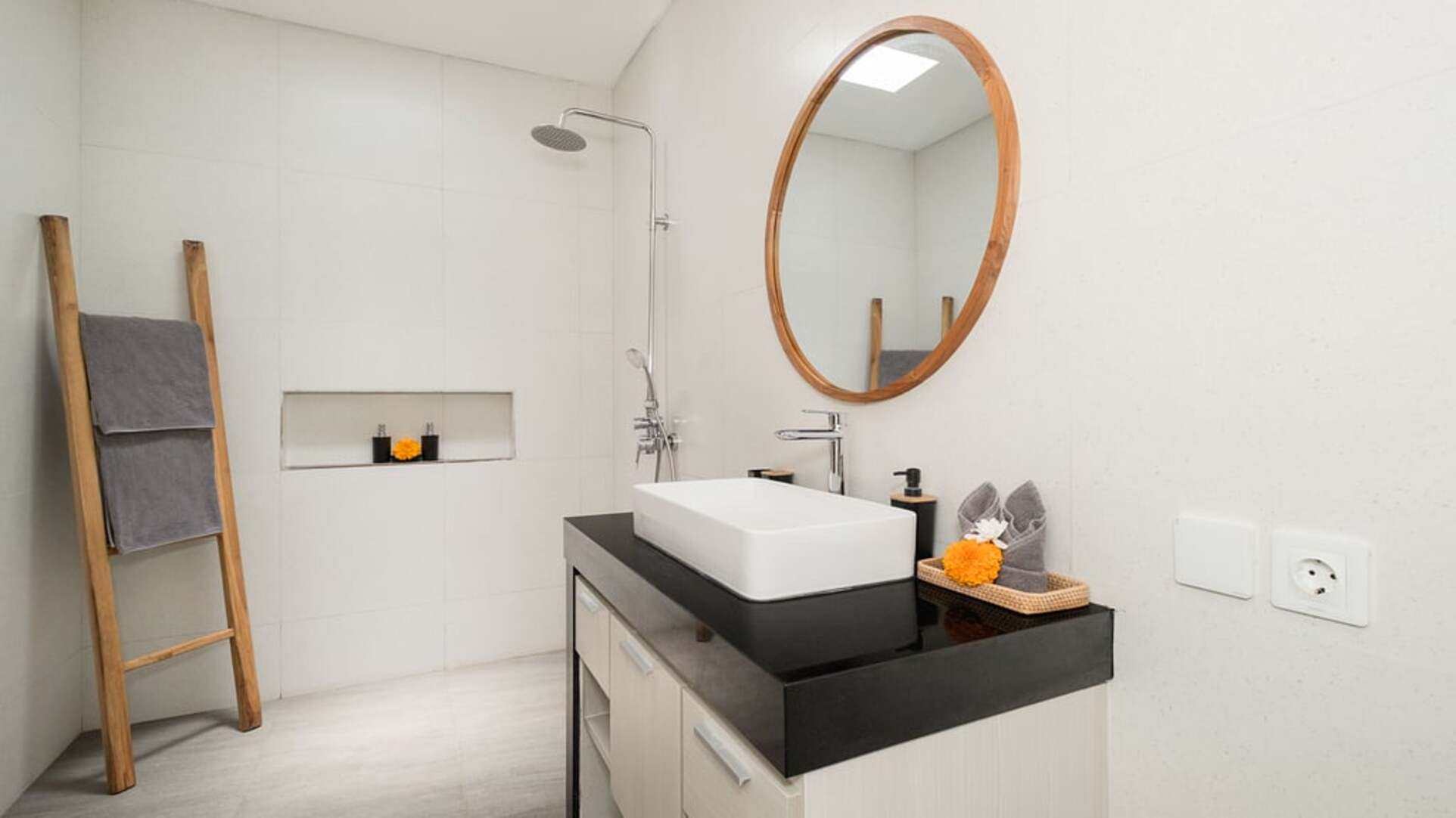 5 Star Villa Kuwait - Contemporary Tropical Escape