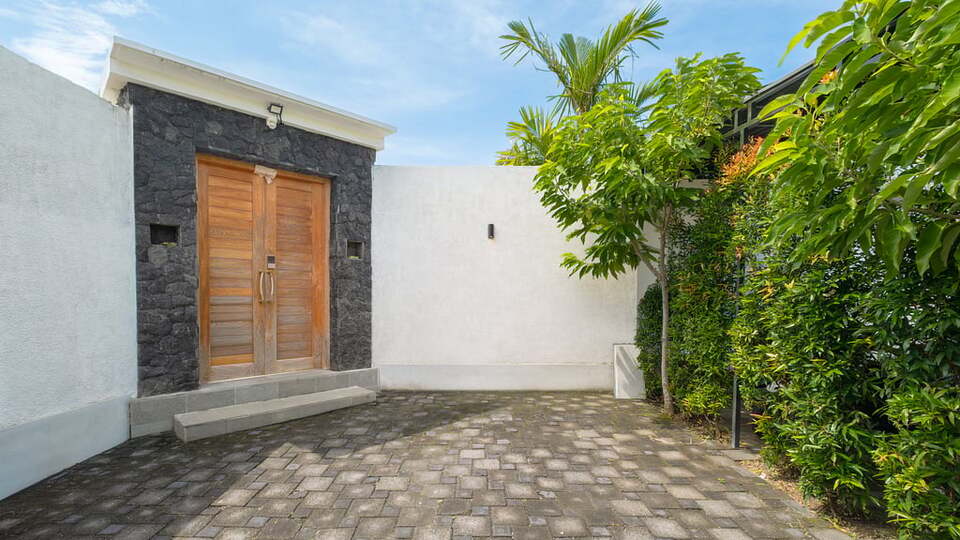 5 Star Villa Kuwait - Contemporary Tropical Escape