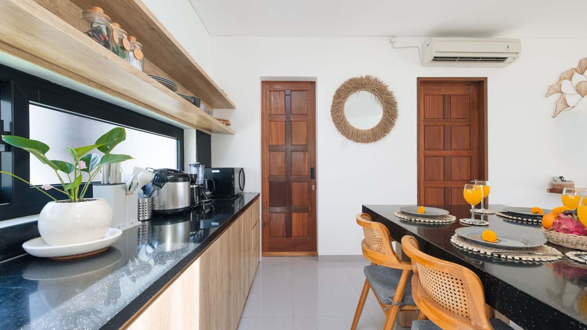5 Star Villa Cansavina - Modern Seminyak Serenity