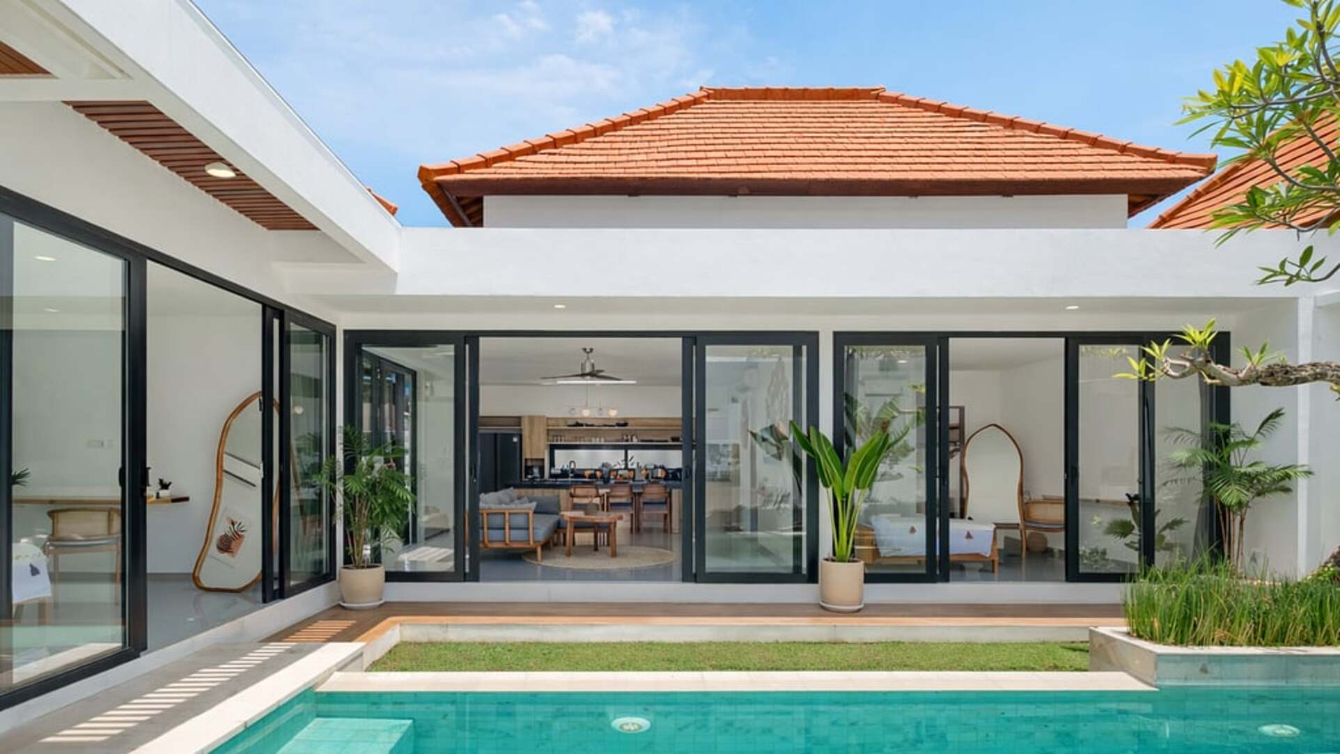 5 Star Villa Cansavina - Modern Seminyak Serenity