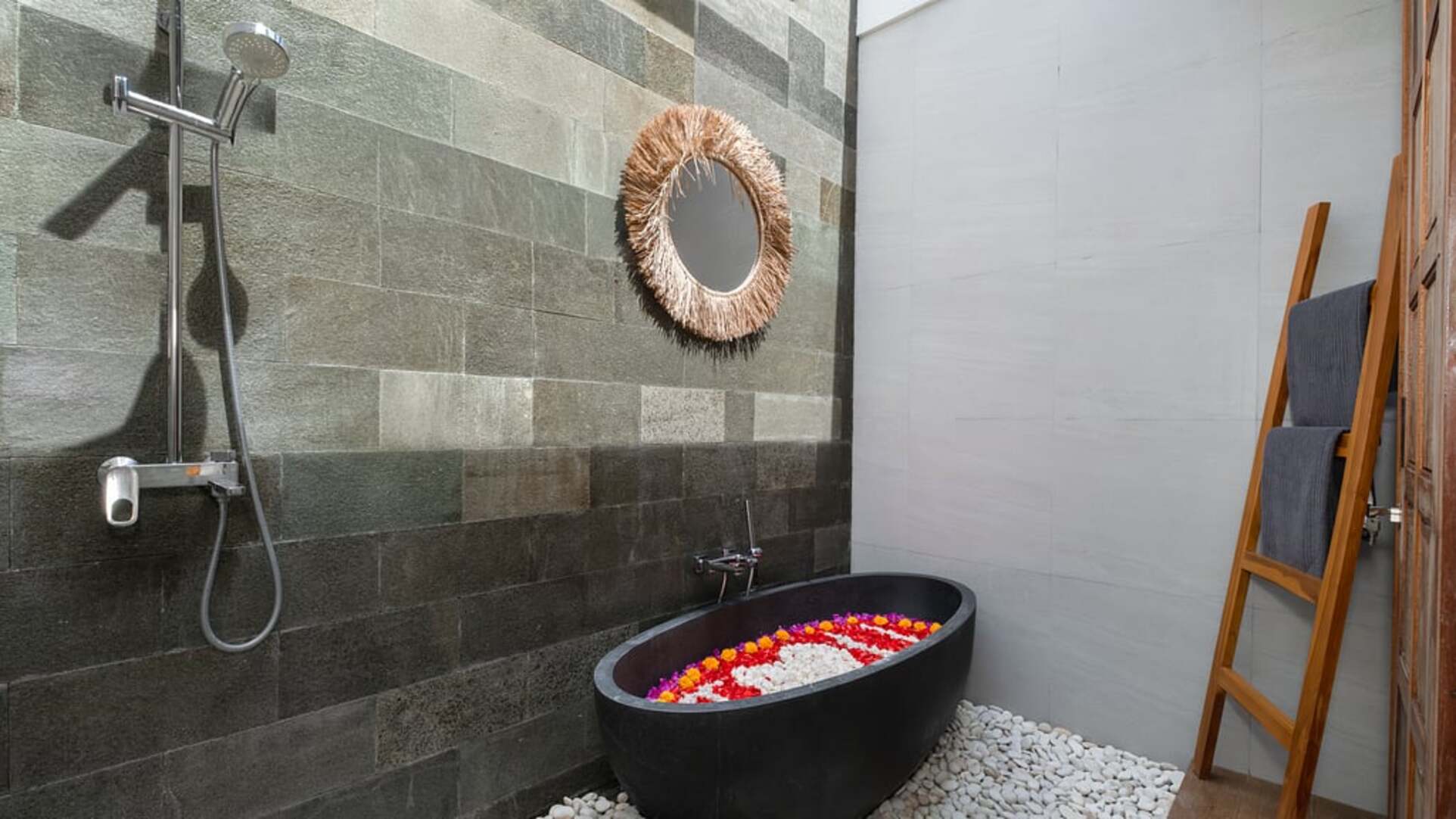 5 Star Villa Cansavina - Modern Seminyak Serenity
