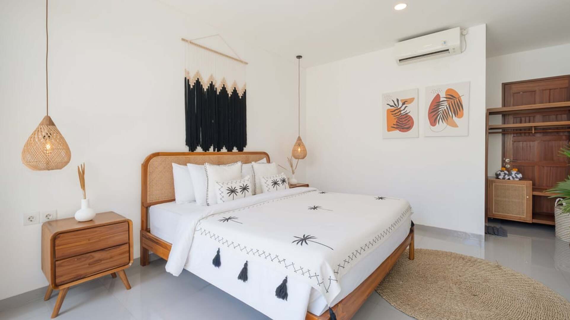 5 Star Villa Cansavina - Modern Seminyak Serenity