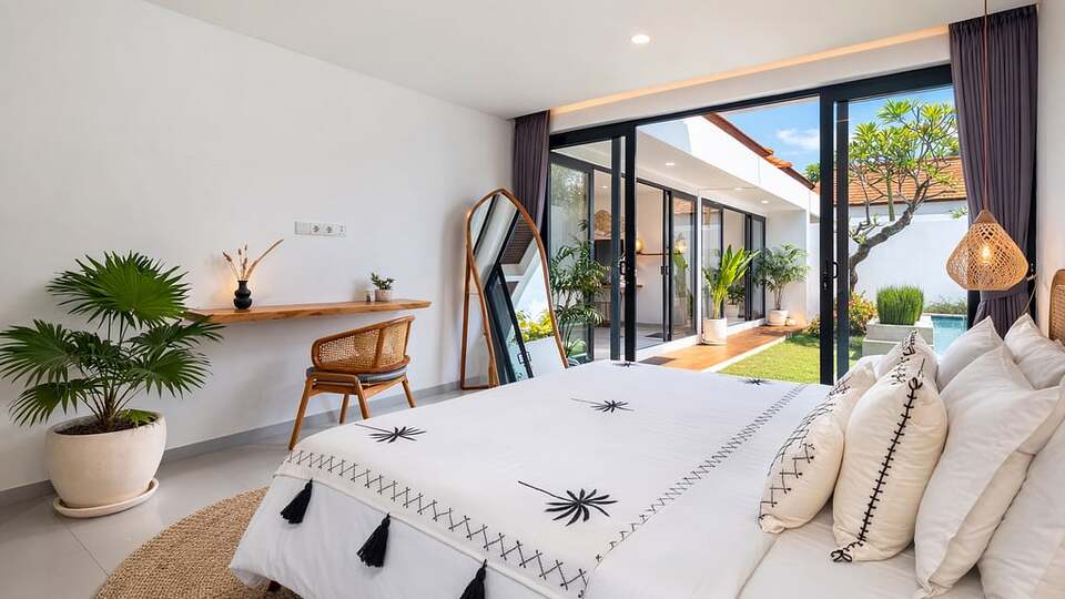 5 Star Villa Cansavina - Modern Seminyak Serenity