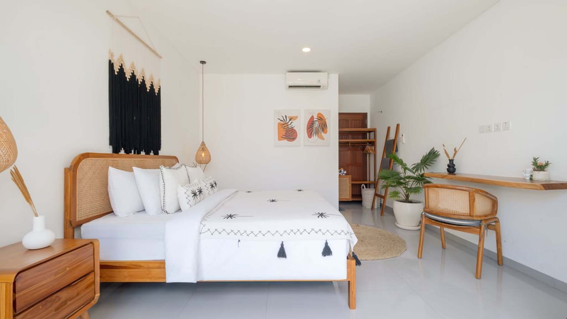 5 Star Villa Cansavina - Modern Seminyak Serenity