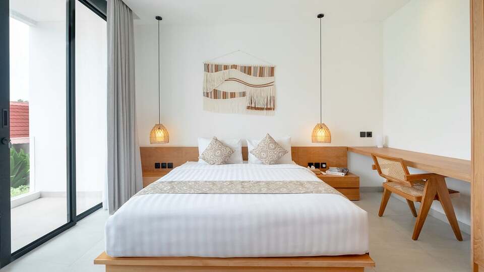 5 Star Loona Palm Canggu Estate - Contemporary Tropical Escape