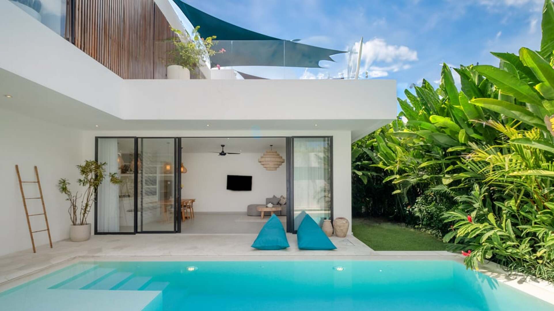 5 Star Loona Palm Canggu Estate - Contemporary Tropical Escape