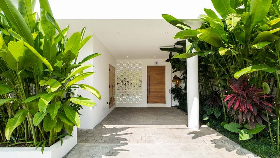 5 Star Loona Palm Canggu Estate - Contemporary Tropical Escape