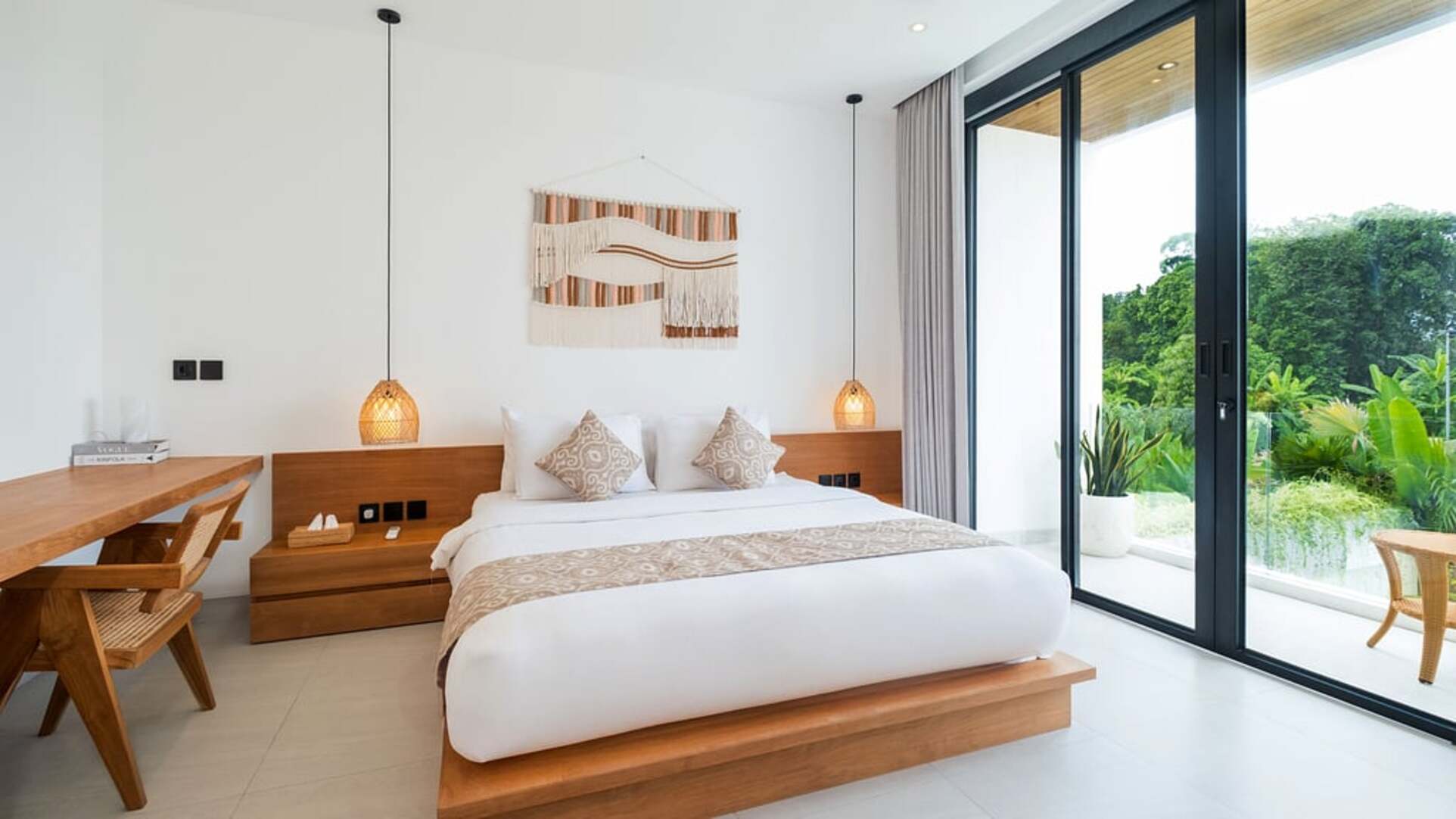 5 Star Loona Palm Canggu Estate - Contemporary Tropical Escape