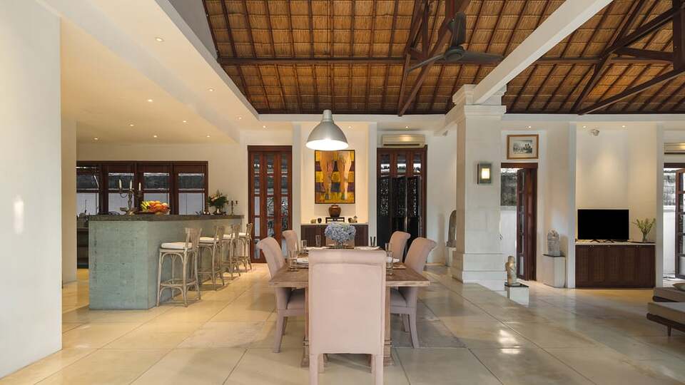 5 Star Villa V Seminyak - Balinese Tropical Charm
