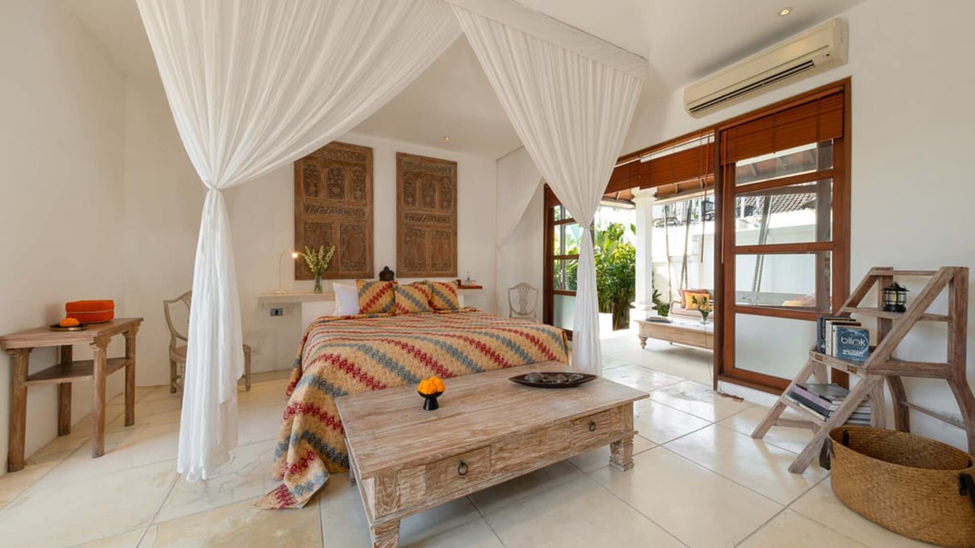 5 Star Villa V Seminyak - Balinese Tropical Charm