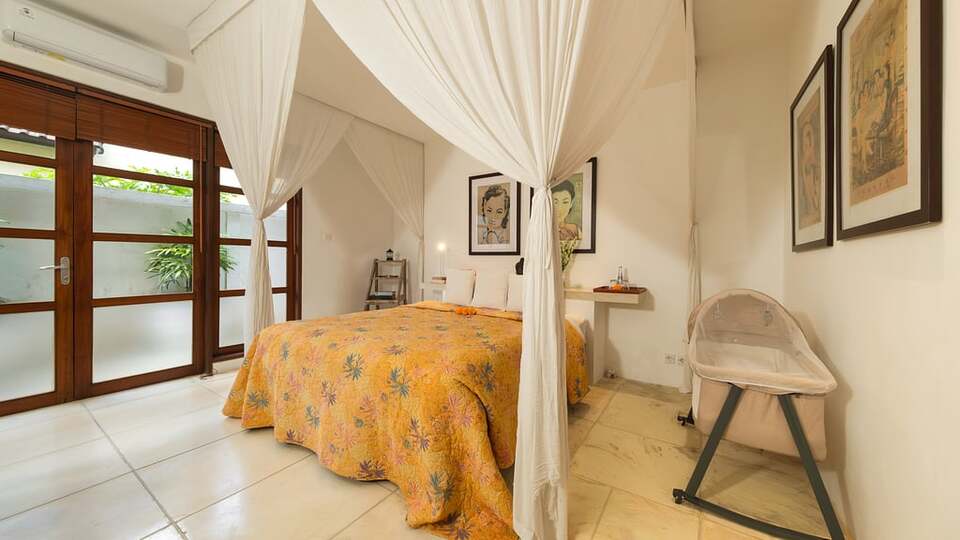 5 Star Villa V Seminyak - Balinese Tropical Charm