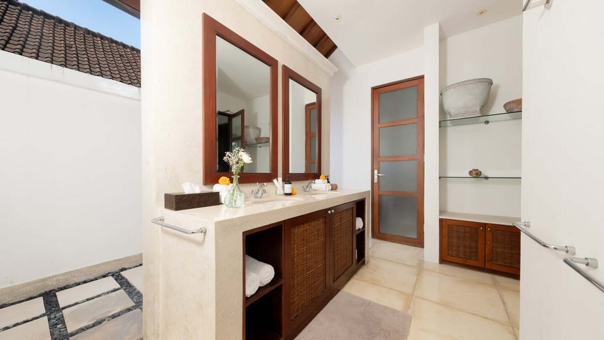 5 Star Villa V Seminyak - Balinese Tropical Charm