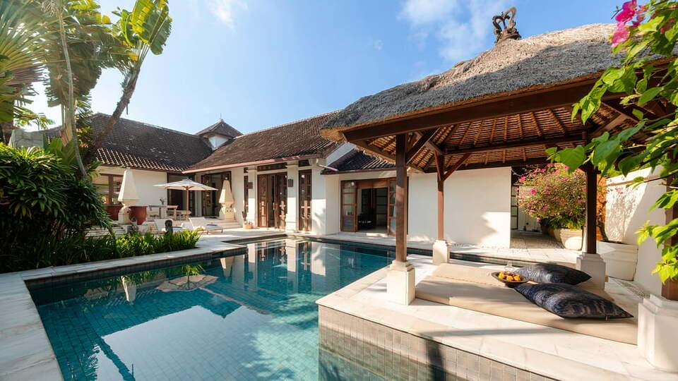 5 Star Villa V Seminyak - Balinese Tropical Charm