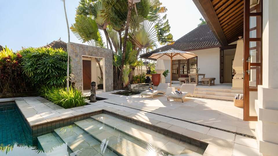 5 Star Villa V Seminyak - Balinese Tropical Charm