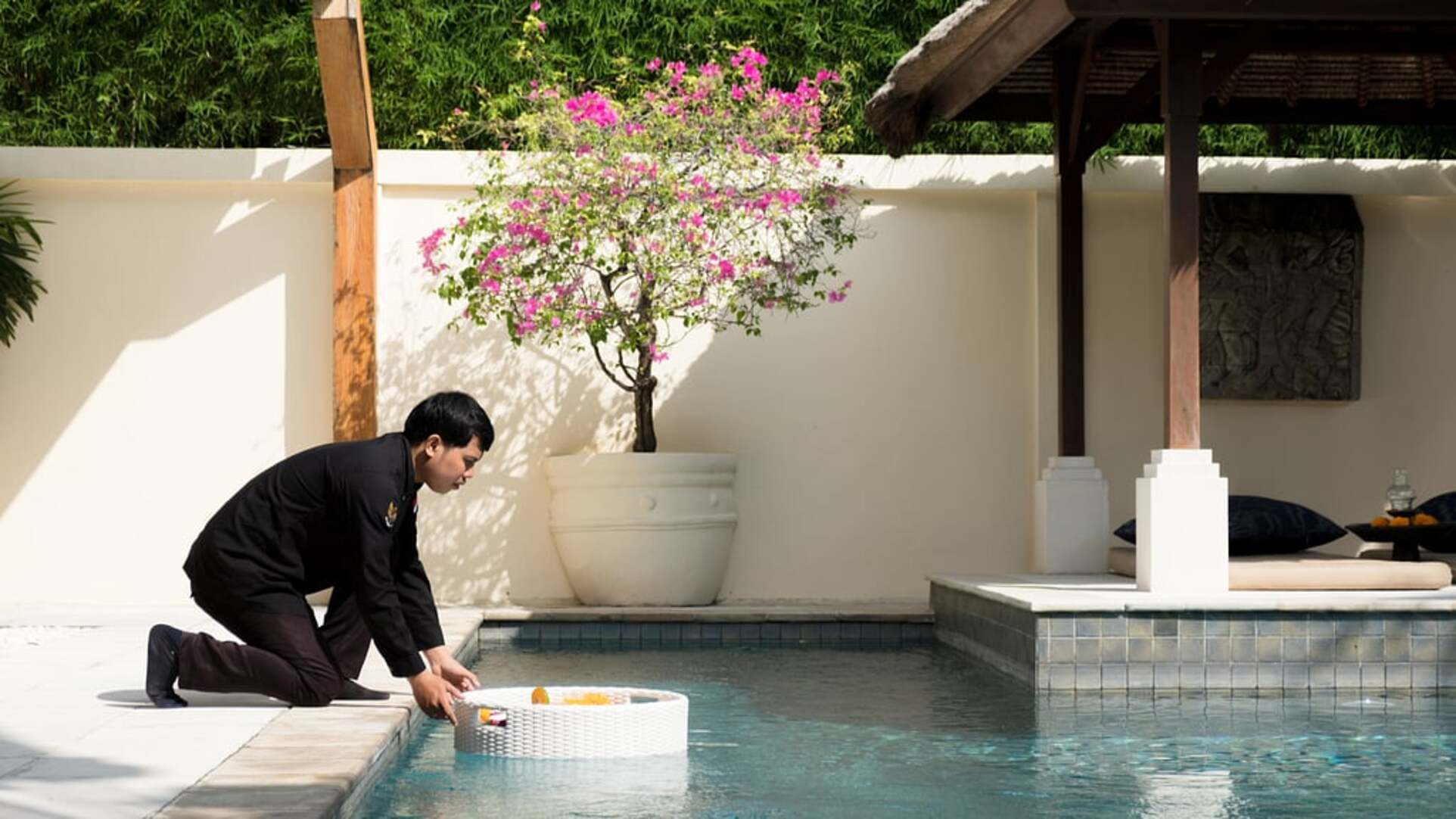 5 Star Villa V Seminyak - Balinese Tropical Charm