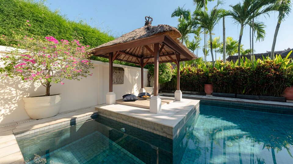 5 Star Villa V Seminyak - Balinese Tropical Charm