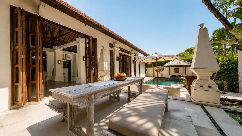 5 Star Villa V Seminyak - Balinese Tropical Charm