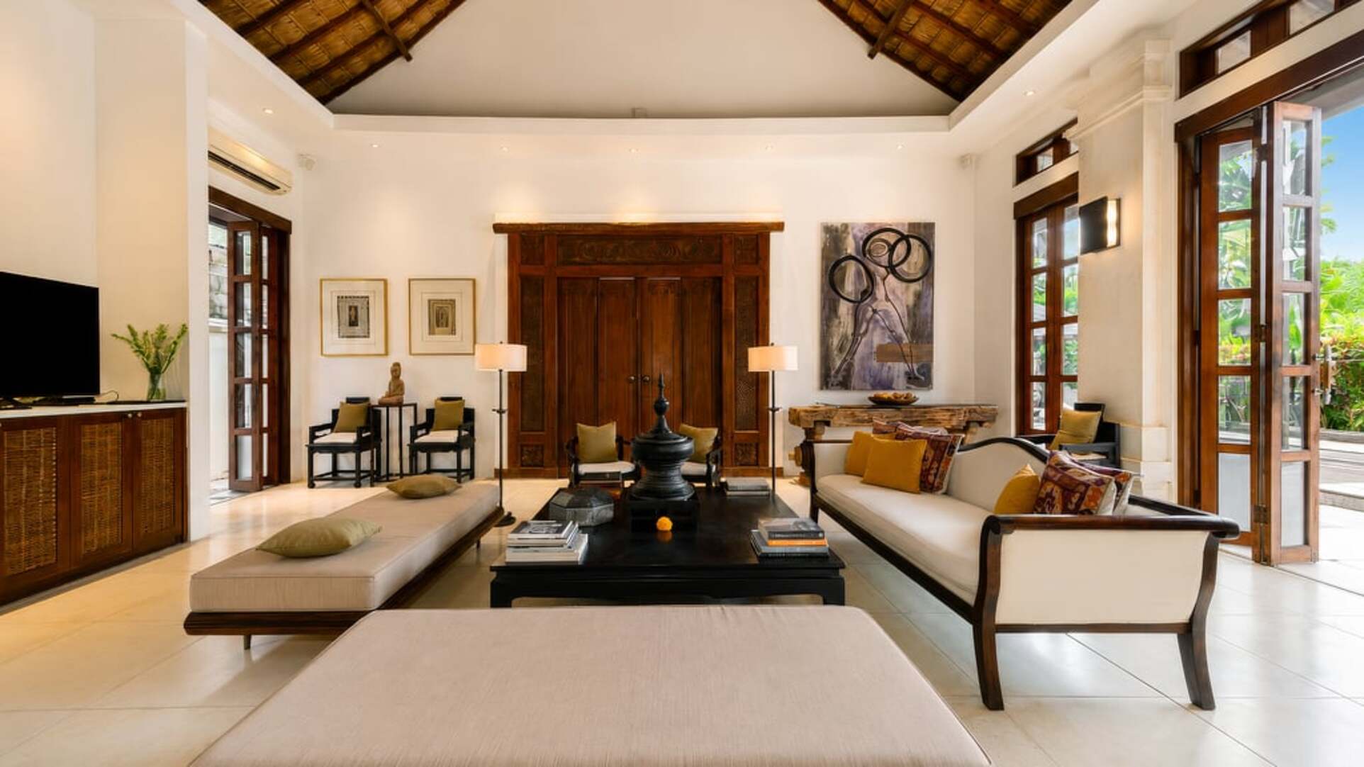 5 Star Villa V Seminyak - Balinese Tropical Charm