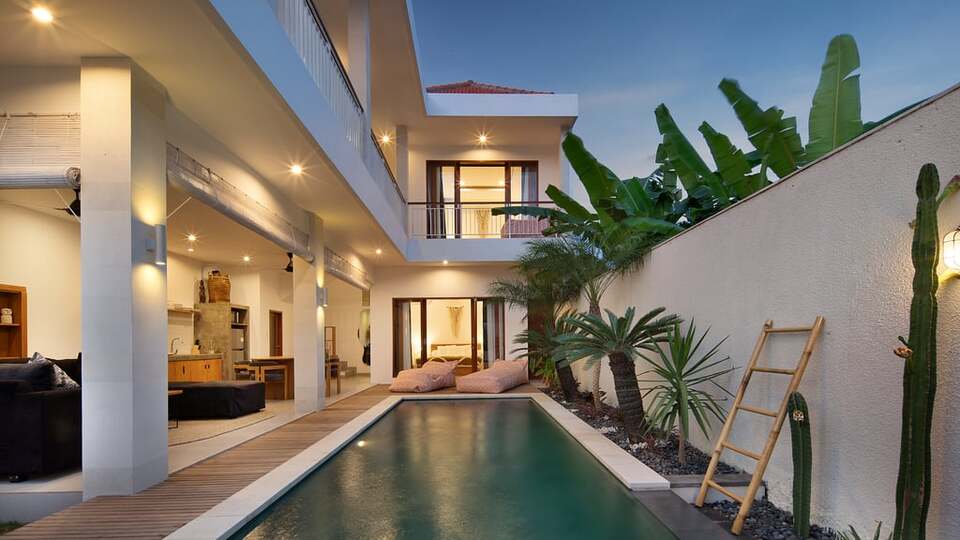5 Star Villa Cinta Rose – Tropical Elegance