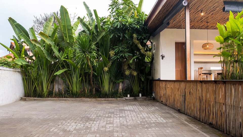5 Star Lexington Palace Villa – Private Tropical Estate