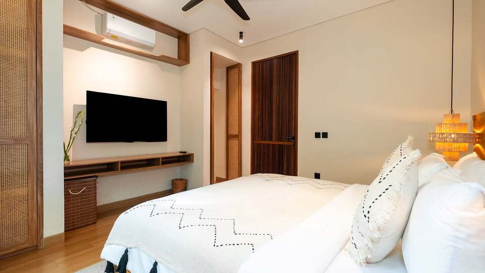 5 Star Lexington Palace Villa – Private Tropical Estate
