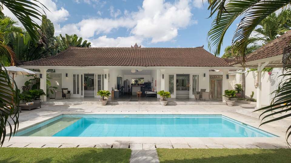 5 Star Villa Mas 3 Seminyak – Chic Tropical Escape