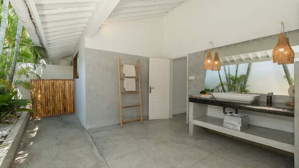 5 Star Villa Mas 3 Seminyak – Chic Tropical Escape