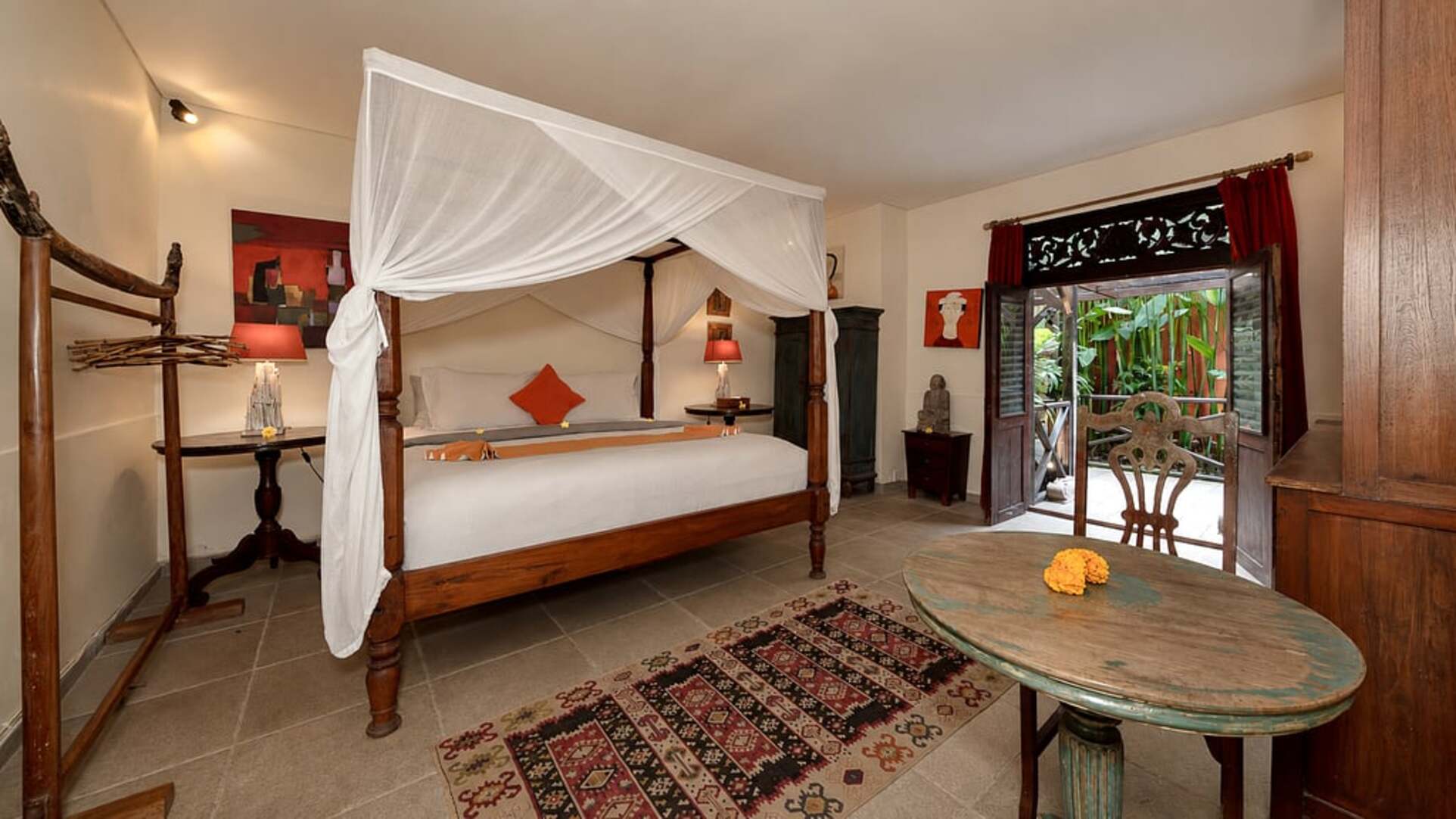 5 Star Villa Hangat – Tropical Balinese Sanctuary