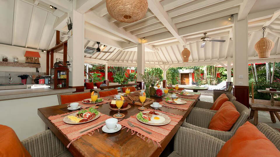 5 Star Villa Hangat – Tropical Balinese Sanctuary
