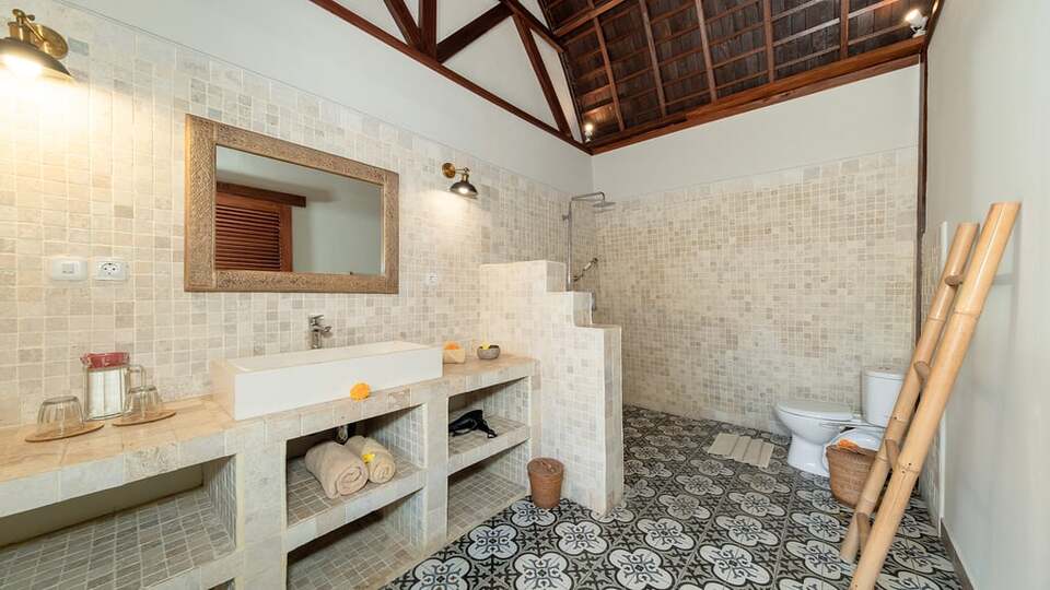 5 Star Villa Hangat – Tropical Balinese Sanctuary