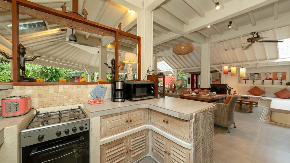 5 Star Villa Hangat – Tropical Balinese Sanctuary