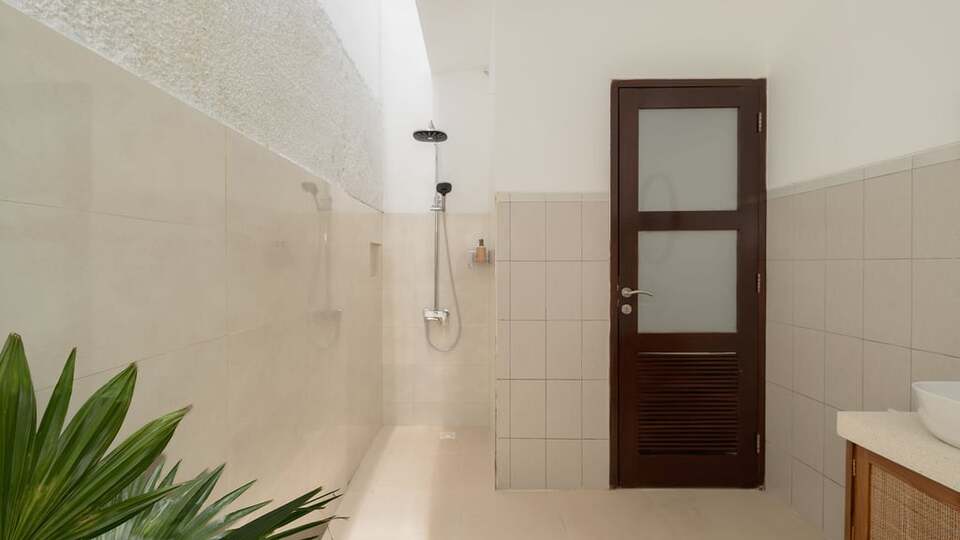 5 Star Villa Victoria 2 – Tropical Seminyak Retreat
