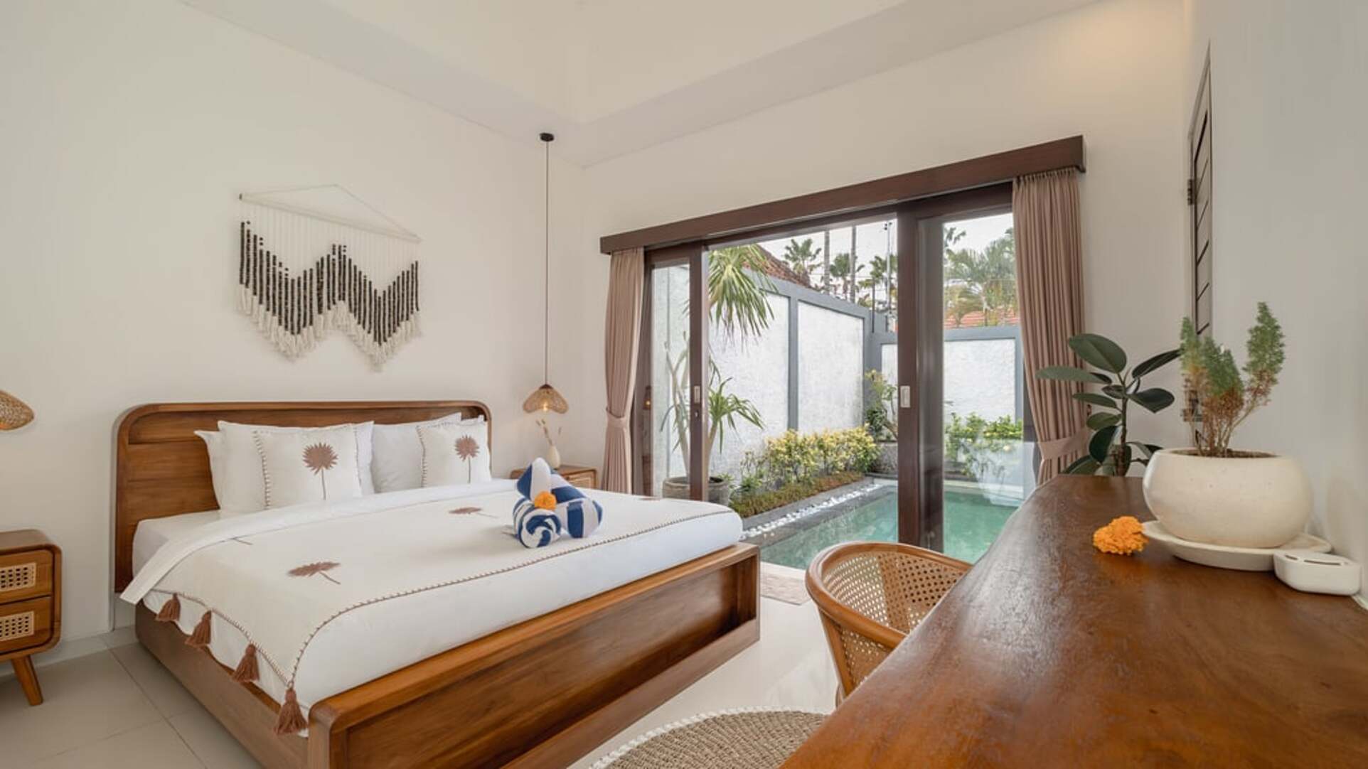 5 Star Villa Victoria 2 – Tropical Seminyak Retreat