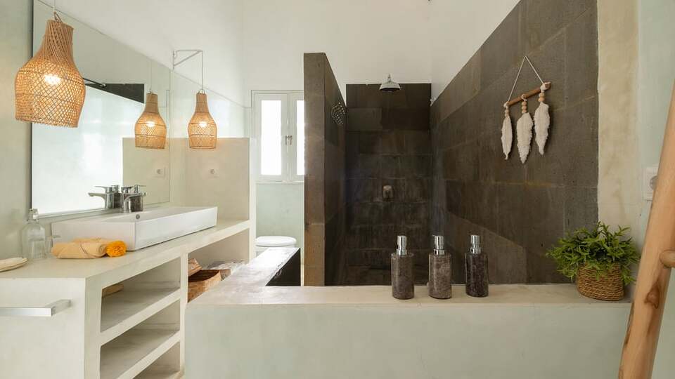 5 Star Villa Mas 4 Seminyak – Elegant Island Retreat