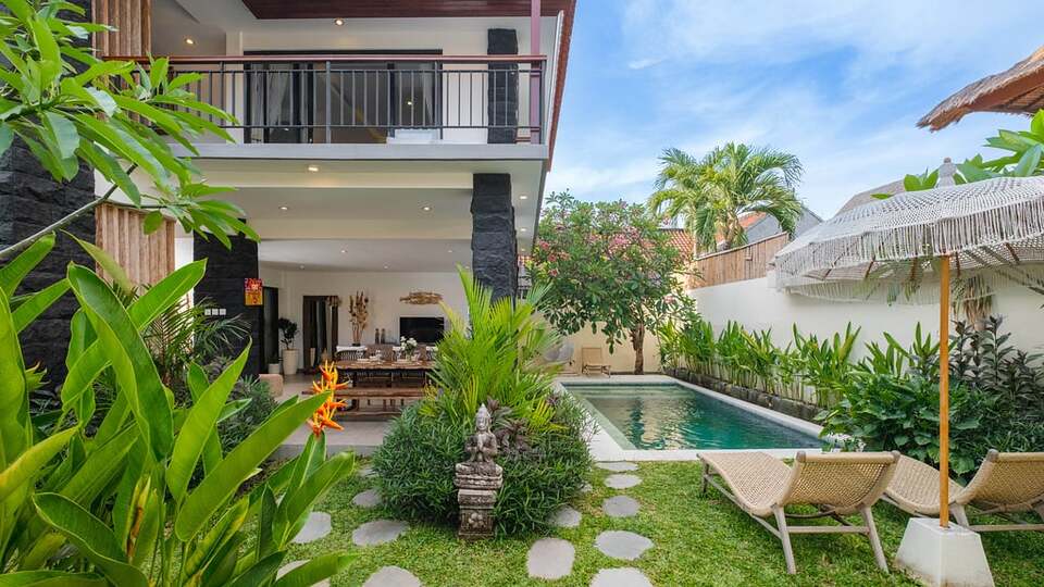 5 Star Villa Ambalika - Seminyak Serenity