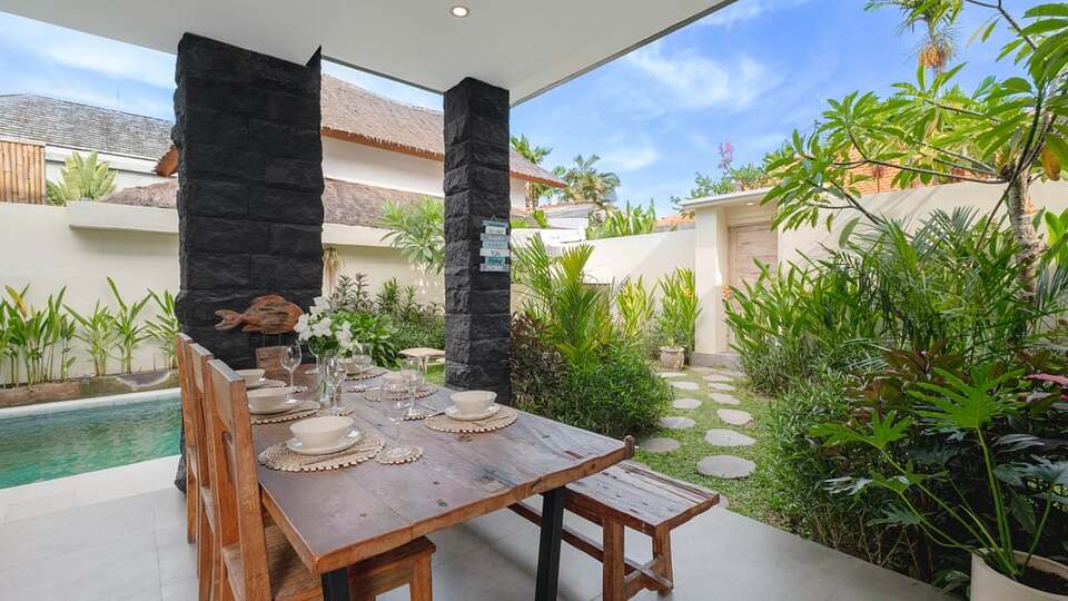 5 Star Villa Ambalika - Seminyak Serenity