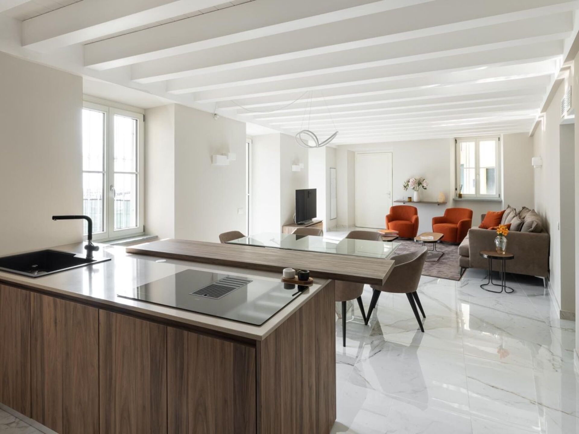 5 Star Vita B – Luxurious Lakefront Escape