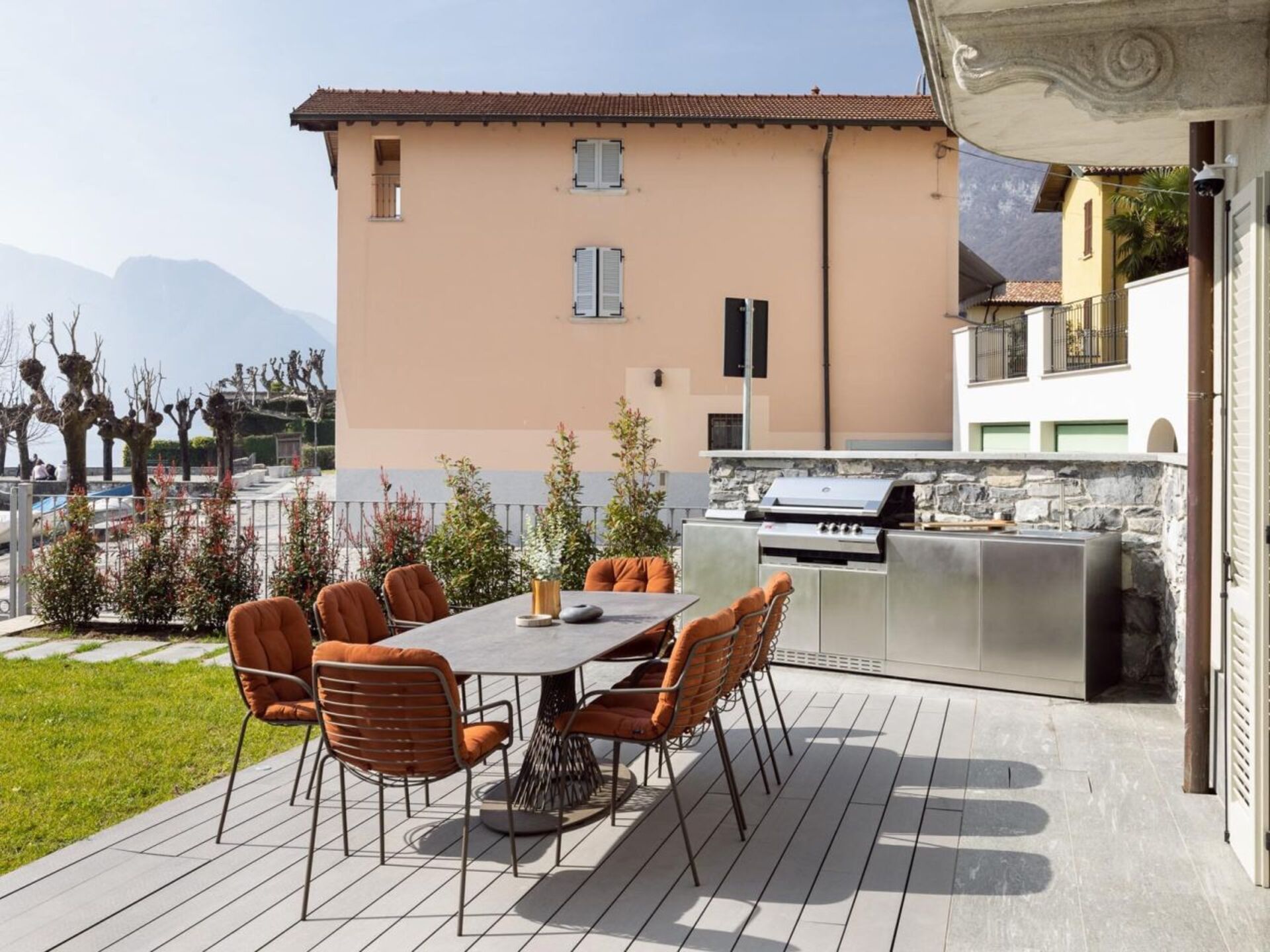 5 Star Vita B – Luxurious Lakefront Escape